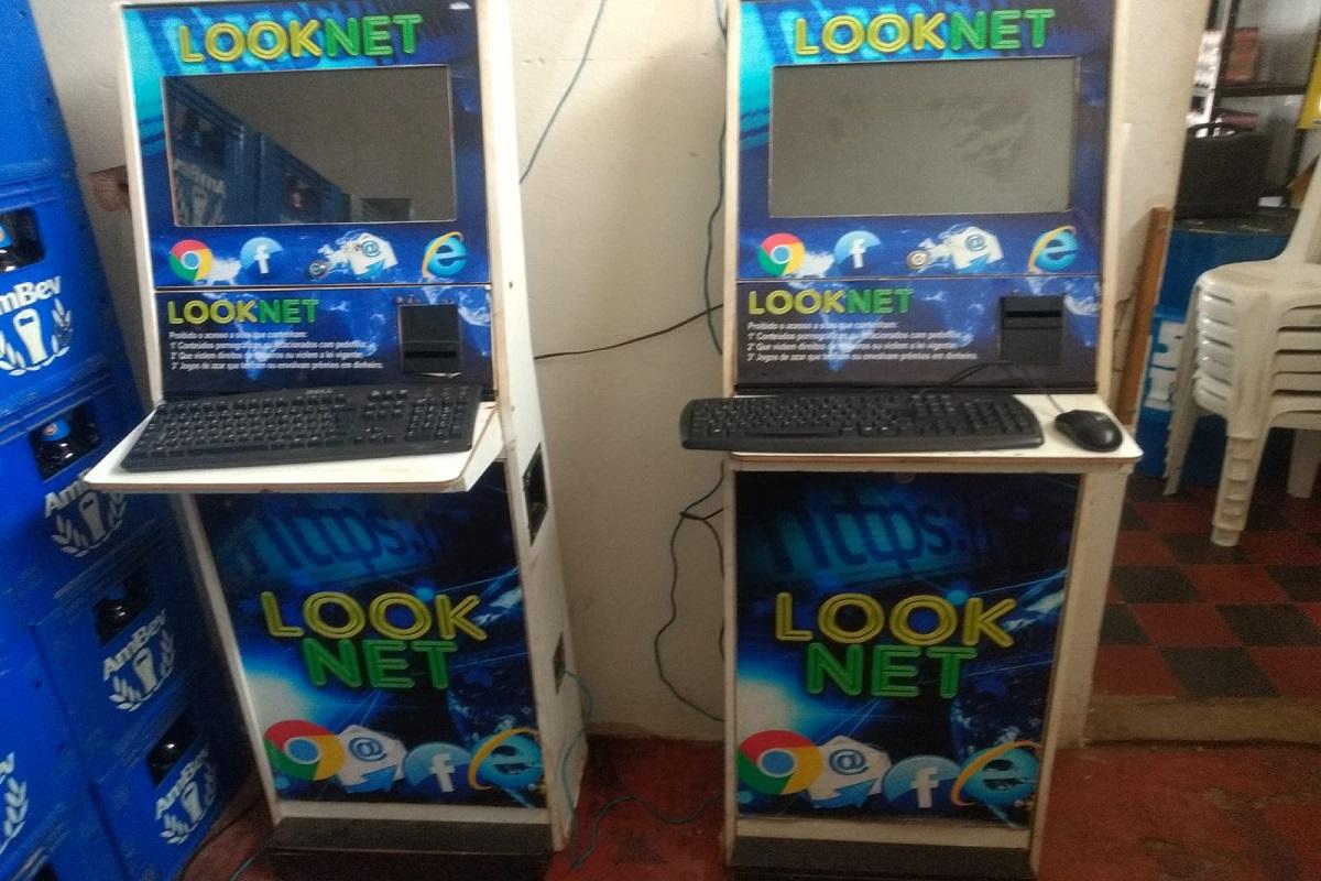 POLÍCIA MILITAR LOCALIZA MÁQUINAS CAÇA-NÍQUEL EM ESTABELECIMENTO COMERCIAL DE PIRASSUNUNGA SP