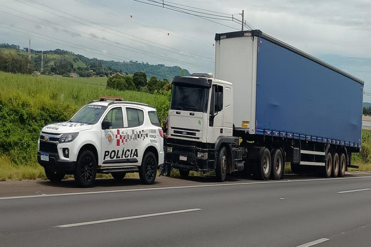 POLÍCIA MILITAR LOCALIZA VEÍCULO PRODUTO DE ROUBO NA RODOVIA ANHANGUERA
