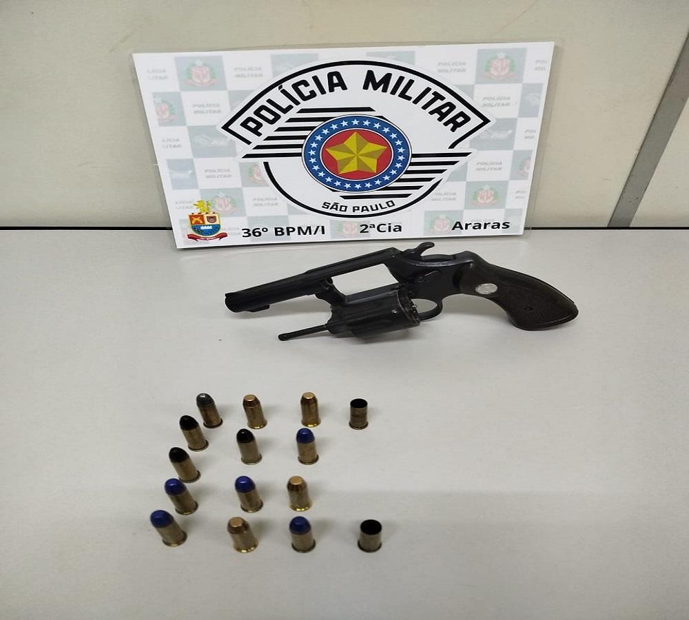 PORTE IRREGULAR DE ARMA DE FOGO LEVA HOMEM À PRISÃO NO PARQUE TIRADENTES EM ARARAS SP