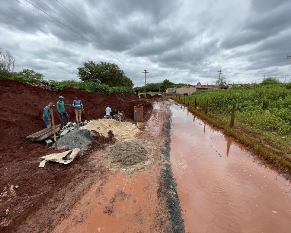 Prefeitura inicia obras de pavimentação na estrada do Canil Municipal