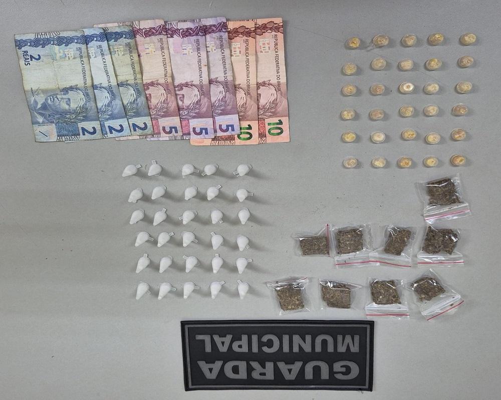 ADOLESCENTES SÃO DETIDOS PELA GCM NO BAIRRO NARCISO GOMES EM ARARAS SP