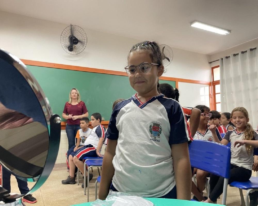 Alunos da Emef Profª Maria Terezinha recebem óculos de grau