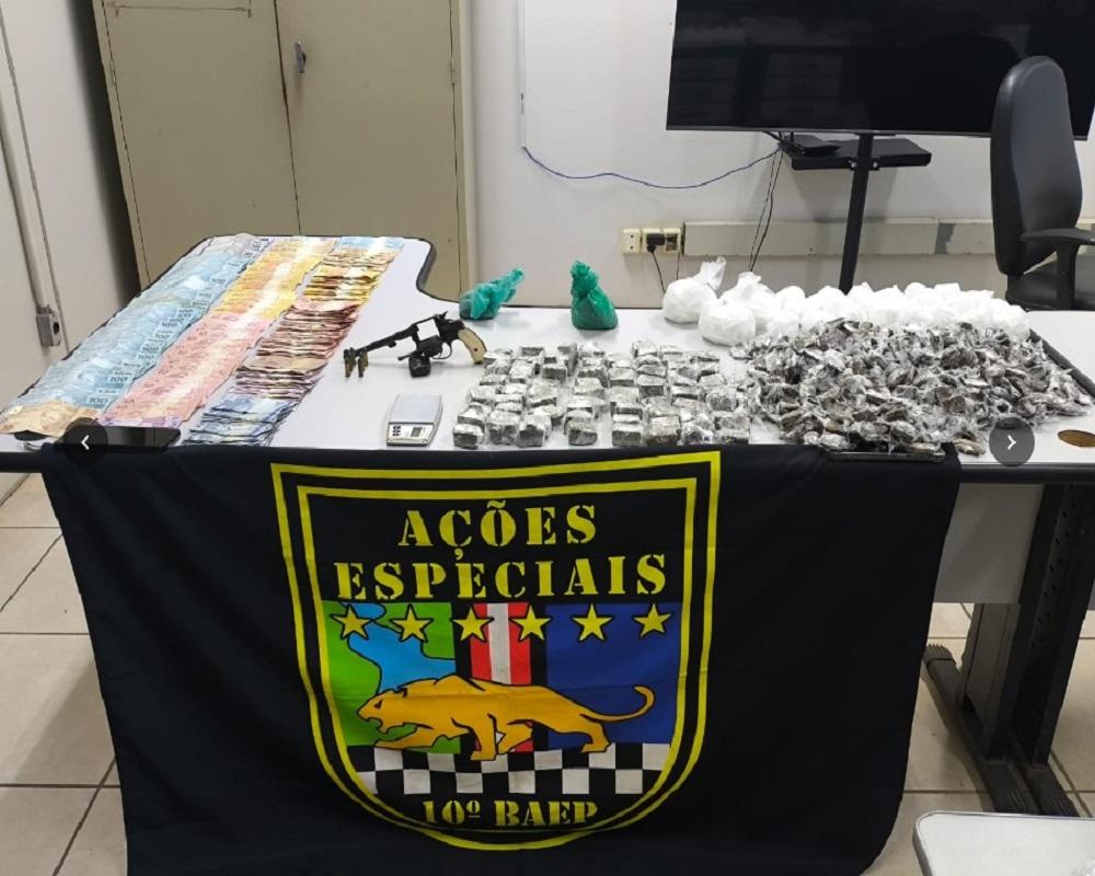 BAEP 10 PRENDE HOMEM POR TRÁFICO, PORTE ILEGAL DE ARMA E CORRUPÇÃO ATIVA EM ARARAS