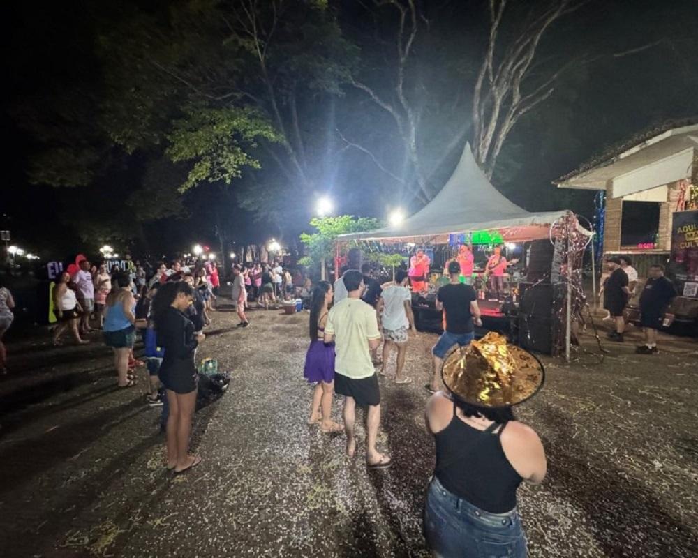 Carnaval em Araras reuniu 5 mil pessoas em quatro dias de festa