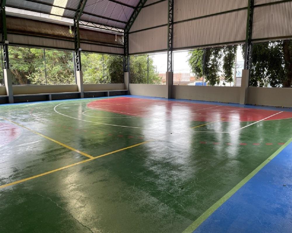 ESCOLAS DA REDE PÚBLICA MUNICIPAL PASSAM POR MANUTENÇÃO E PINTURA DAS QUADRAS POLIESPORTIVAS EM ARARAS SP