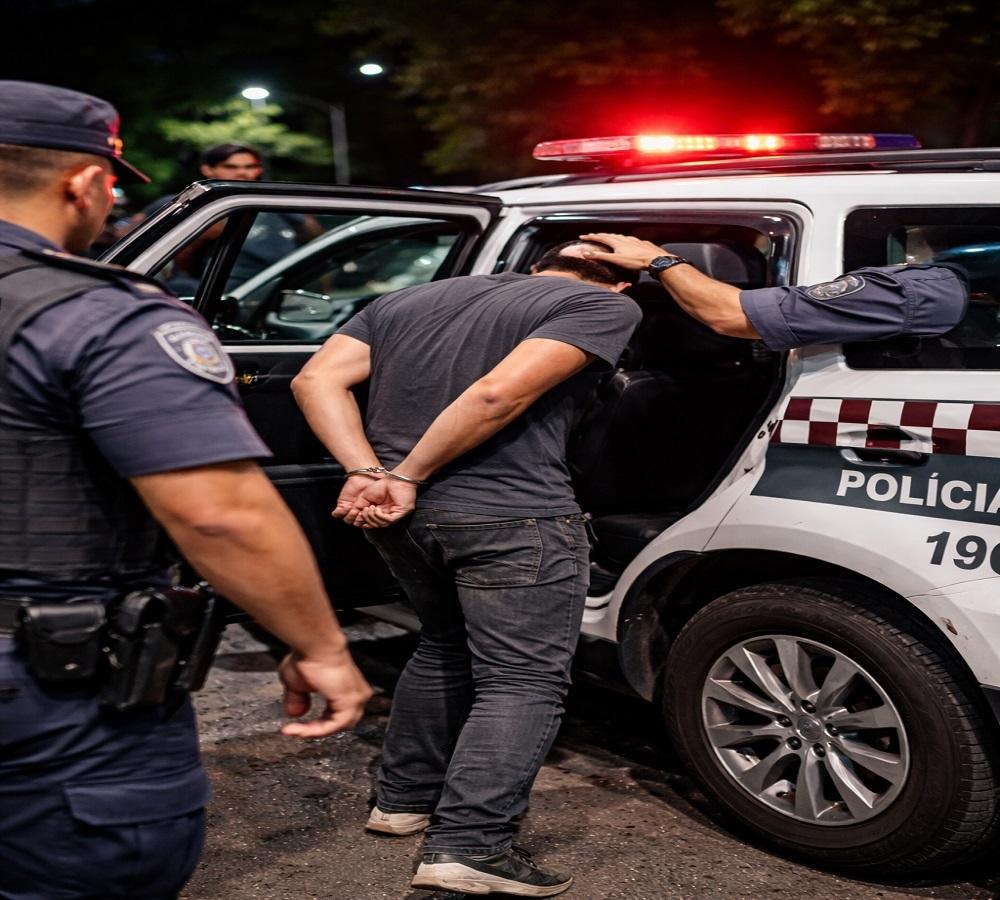 Homem com mandado por furto é capturado pela PM no Centro de Araras