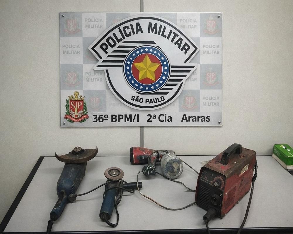 HOMEM É DETIDO POR TRÁFICO DE DROGAS NO BAIRRO CENTER MARTINI EM ARARAS SP