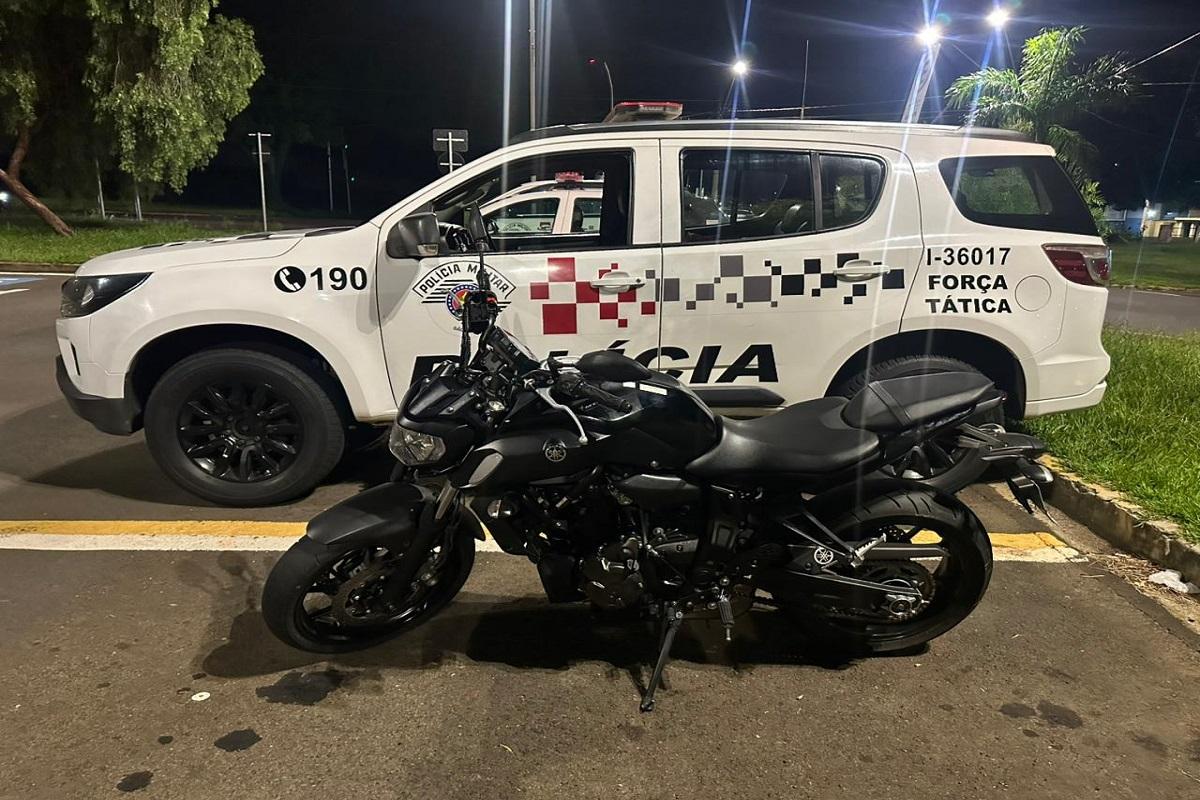 MOTOCICLISTAS SÃO DETIDOS APÓS FUGA E DIREÇÃO PERIGOSA EM ARARAS SP