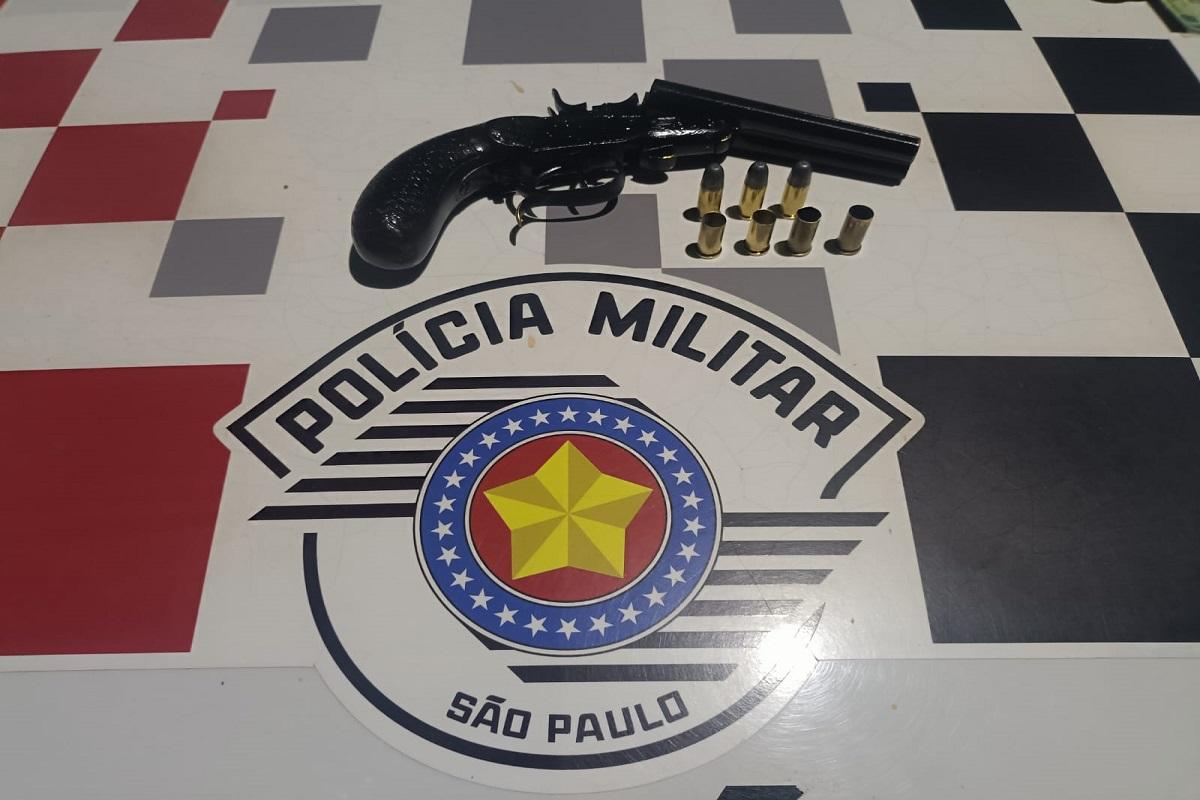 POLÍCIA MILITAR CUMPRE MANDADO E APREENDE ARMA DE FOGO EM CORDEIRÓPOLIS SP