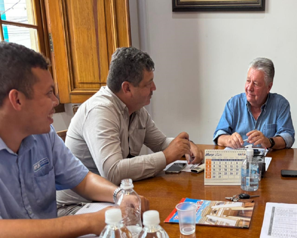 Prefeito faz reunião com empresa responsável pela formulação do Plano de Carreira