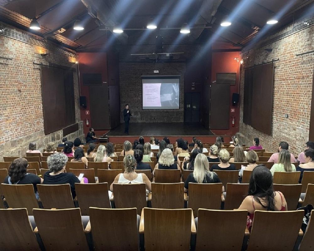 Coordenadores da rede municipal participam de palestra sobre assédio moral