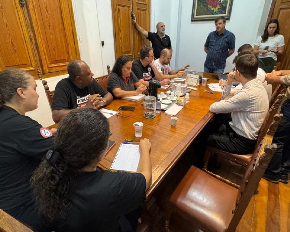 GREVE ARARAS SP; Em nova reunião, Prefeitura sobe proposta e chega em 5% de aumento