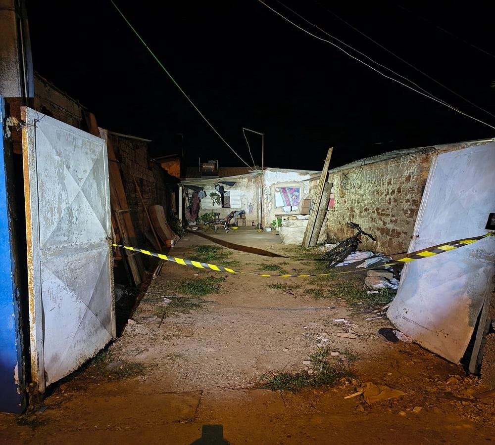 HOMEM É MORTO A TIROS DENTRO DE RESIDÊNCIA EM LEME