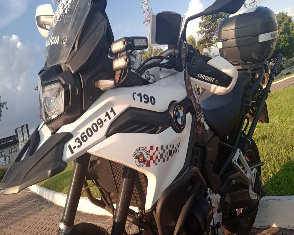 MOTOCICLISTA É DETIDO APÓS FUGA, DIREÇÃO PERIGOSA E AVANÇO DE SINAL VERMELHO EM LIMEIRA