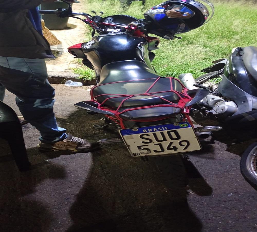 MOTOCICLISTA É DETIDO POR ADULTERAÇÃO DE PLACA NO CENTRO DE ARARAS