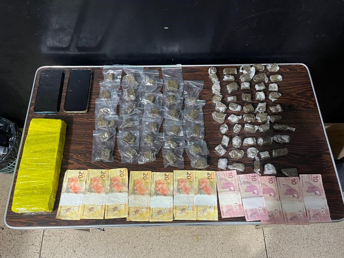 PIRASSUNUNGA SP; APÓS DENÚNCIA BAEP PRENDE DUPLA POR TRÁFICO DE DROGAS