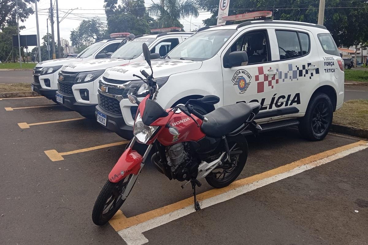 POLÍCIA MILITAR DETÉM HOMEM POR ADULTERAÇÃO DE SINAIS IDENTIFICADORES EM ARARAS SP