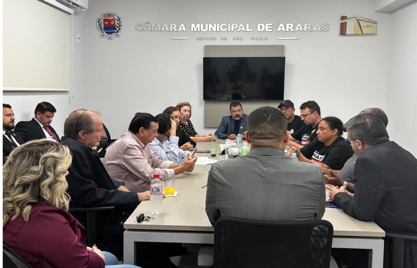 Vereadores se reúnem com representantes do Sindsepa e demonstram apoio aos servidores