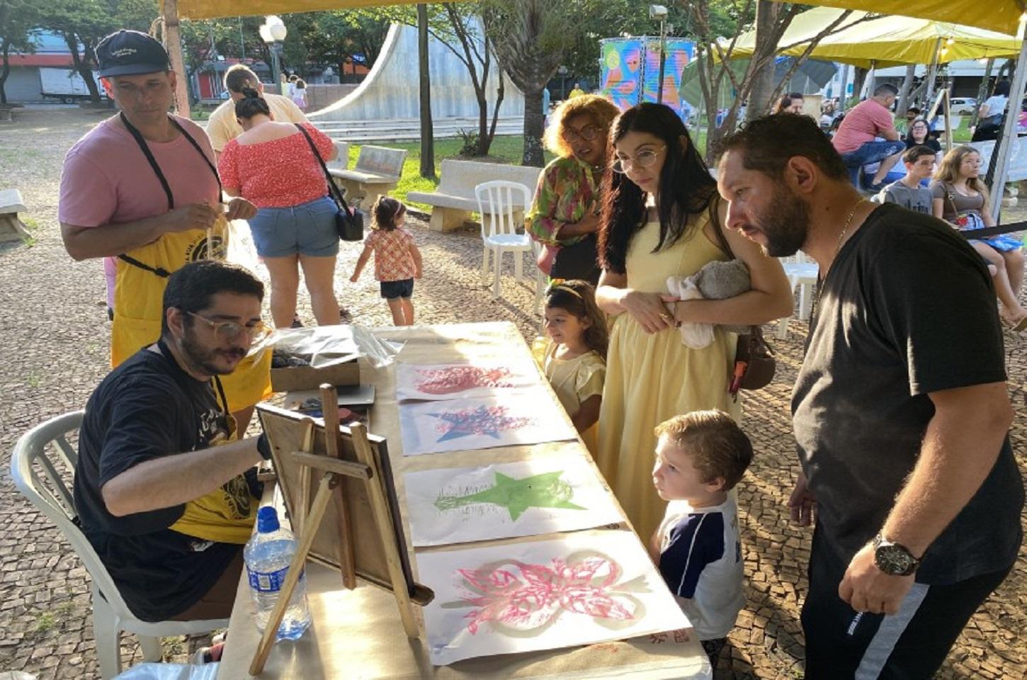 Circuito Sesc reúne mais de 1.500 pessoas na Praça Barão