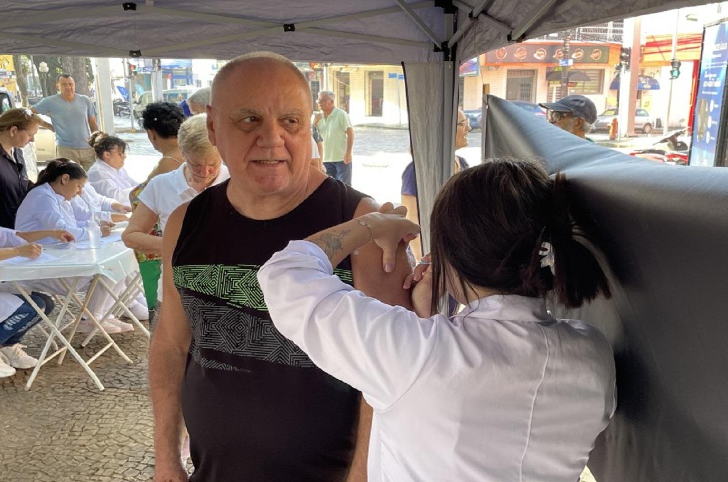Dia D de vacinação contra a gripe acontece neste sábado (11) em Araras SP