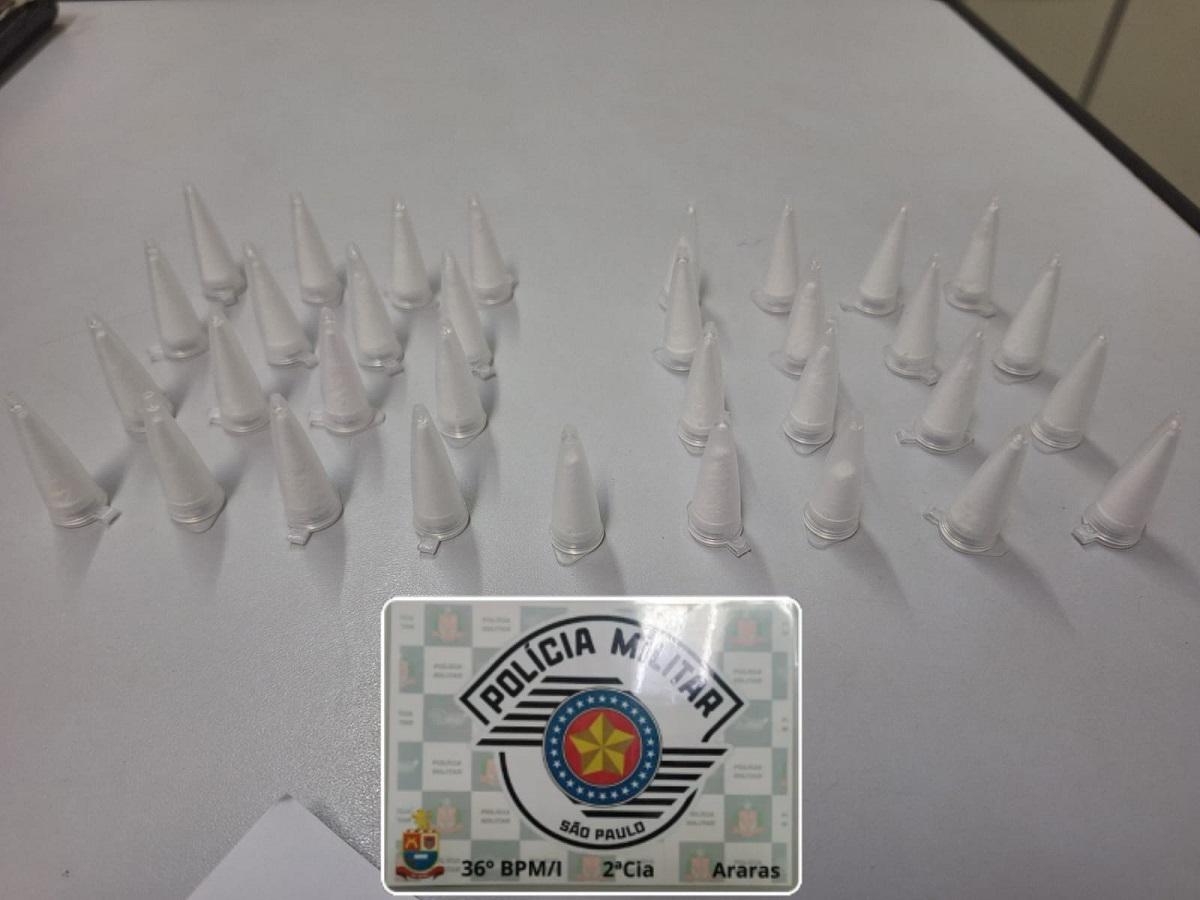 POLÍCIA MILITAR PRENDE INDIVÍDUO POR TRÁFICO DE DROGAS NO PQ. INDUSTRIAL EM ARARAS SP