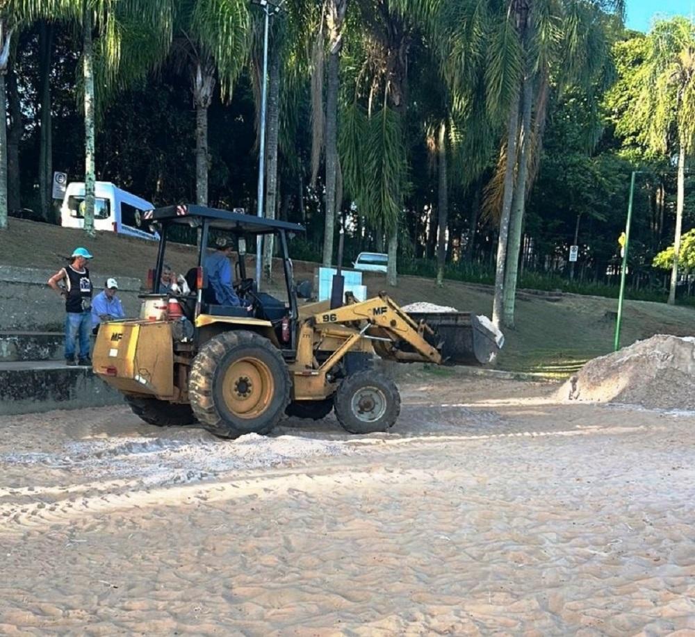 Prainha do Lago Municipal recebe manutenção