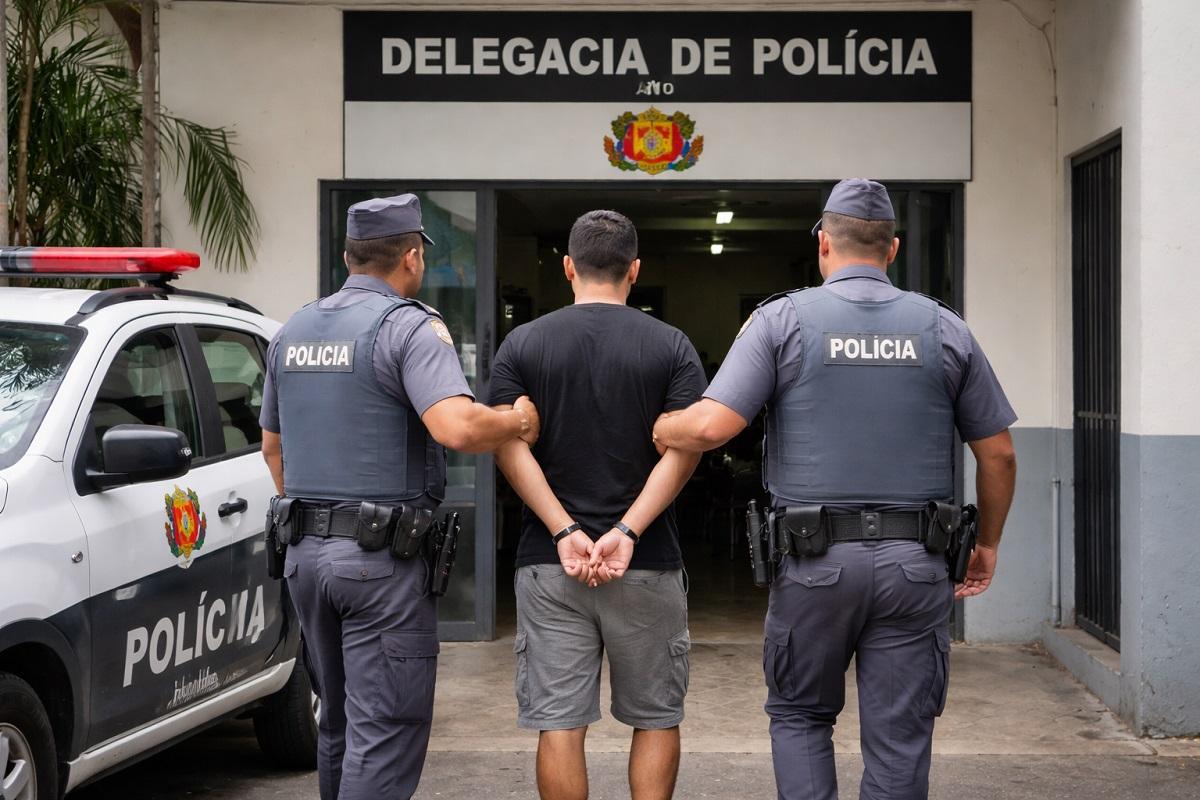 PROCURADO PELA JUSTIÇA É CAPTURADO PELA POLÍCIA MILITAR NO JARDIM AEROPORTO EM ARARAS SP