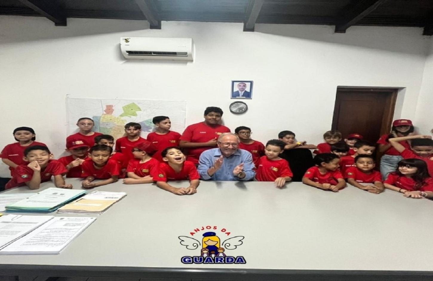 Secretaria de Segurança recebe visita de bombeiros mirins