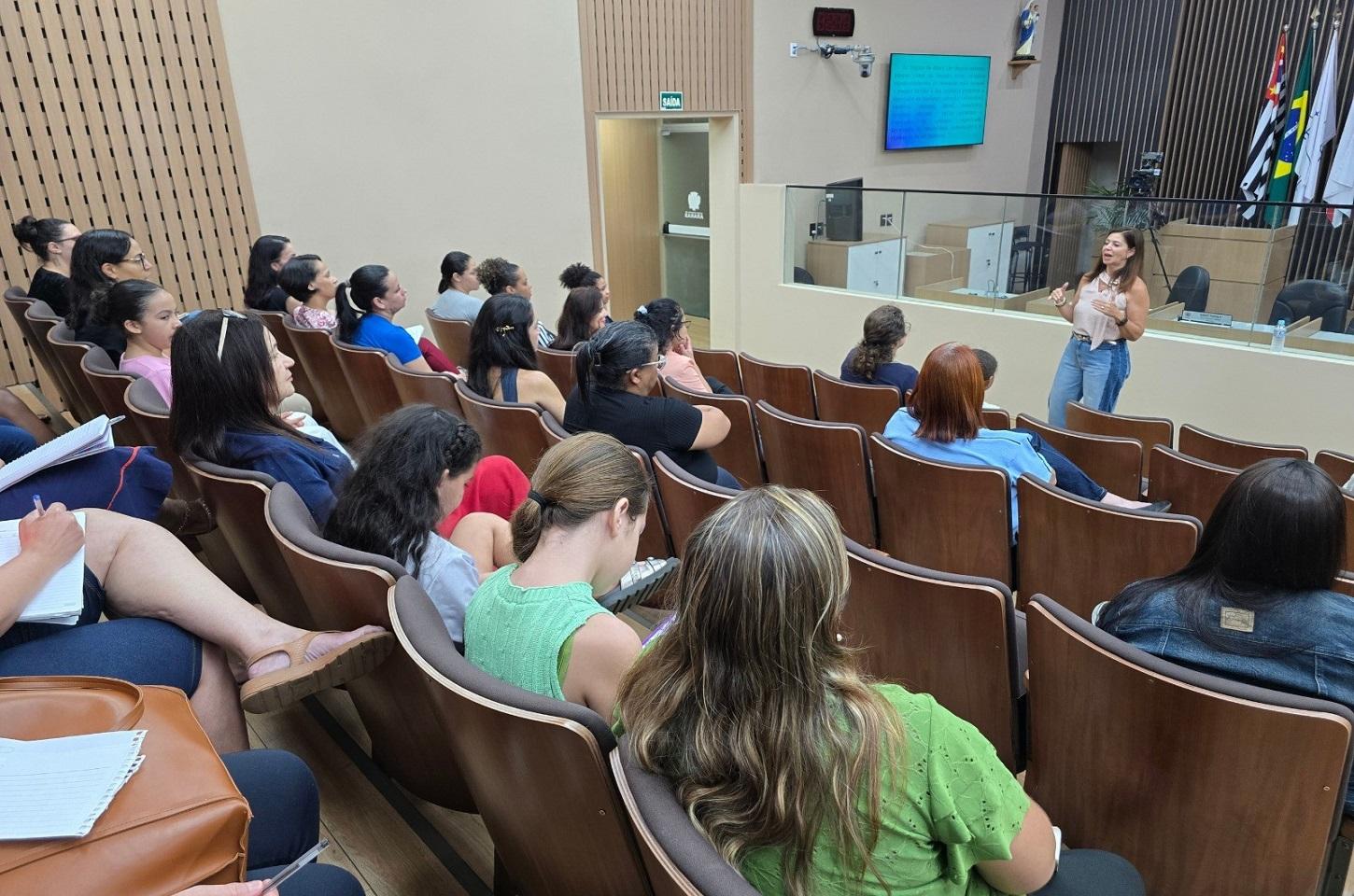 Segunda turma do curso de Libras inicia aulas na Câmara Municipal em Araras SP