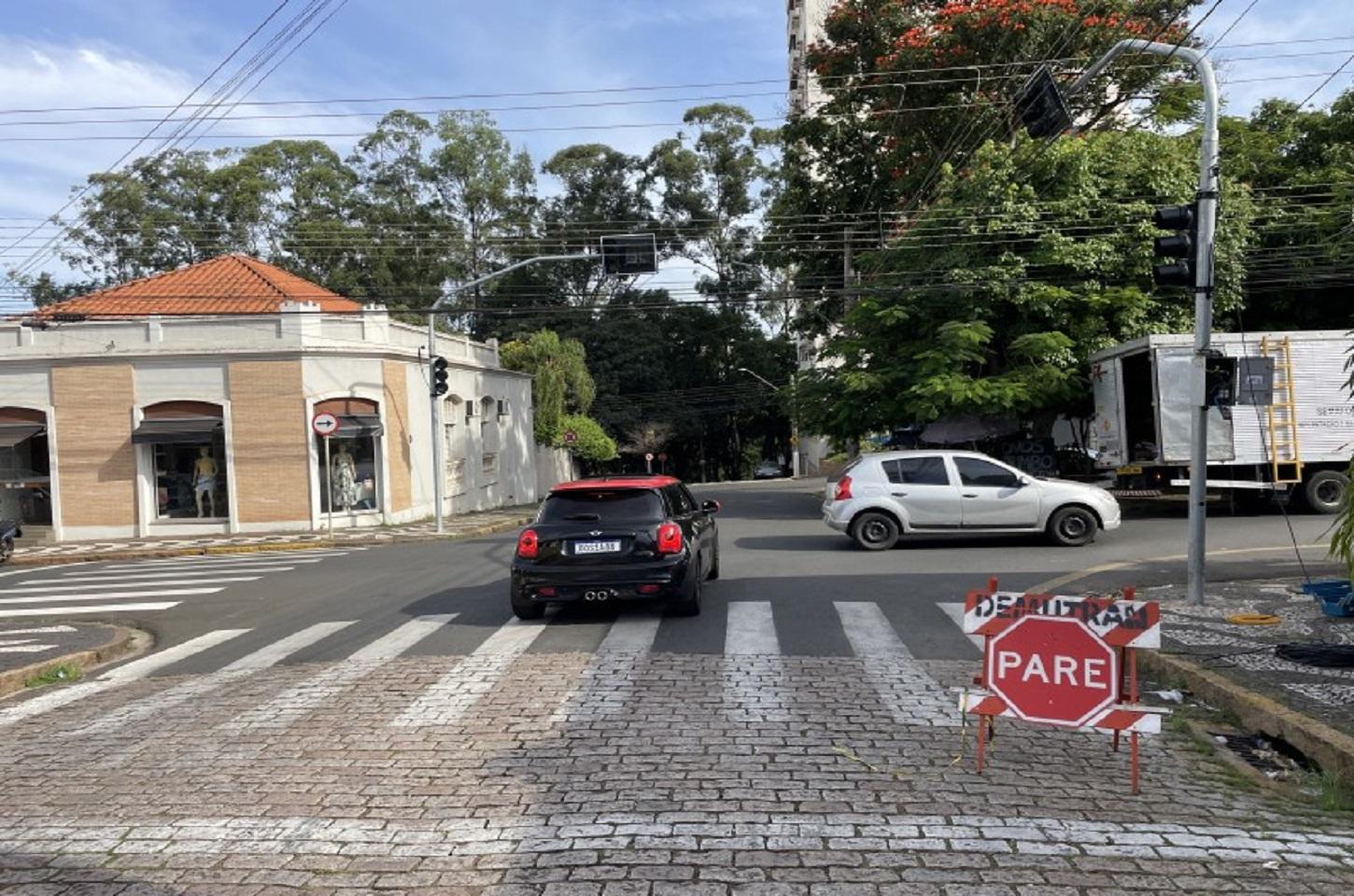 Semáforo da Rua Nunes Machado com Rua Liberdade não está funcionando