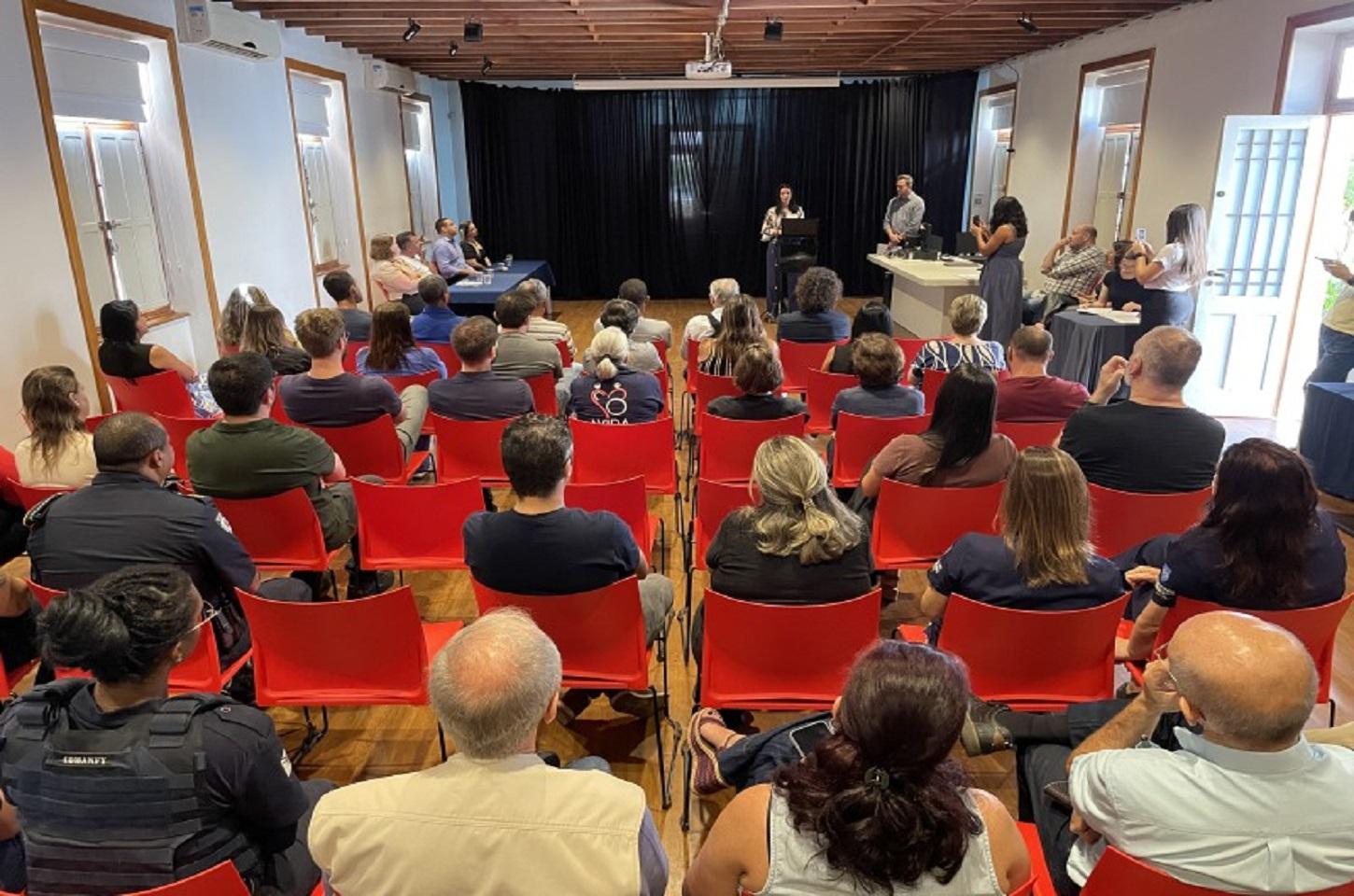 Tomam posse os novos membros dos conselhos da criança e do adolescente e sobre drogas