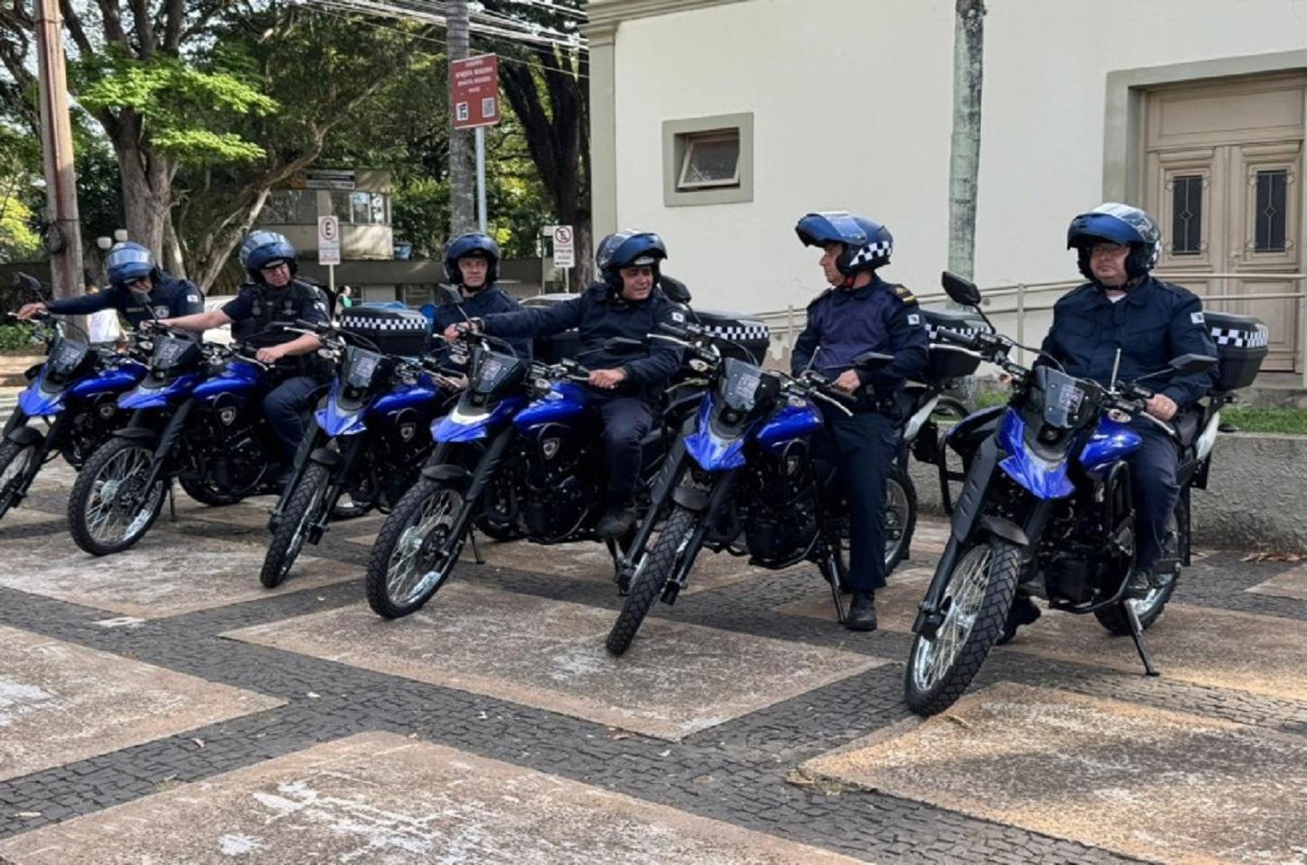 Guarda Municipal recebe novas motocicletas e novos GCMs