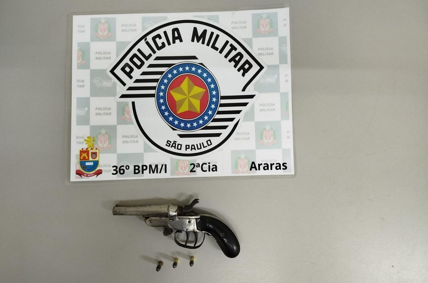 Homem é preso por porte ilegal de arma e ameaça no Jardim Esplanada, em Araras SP