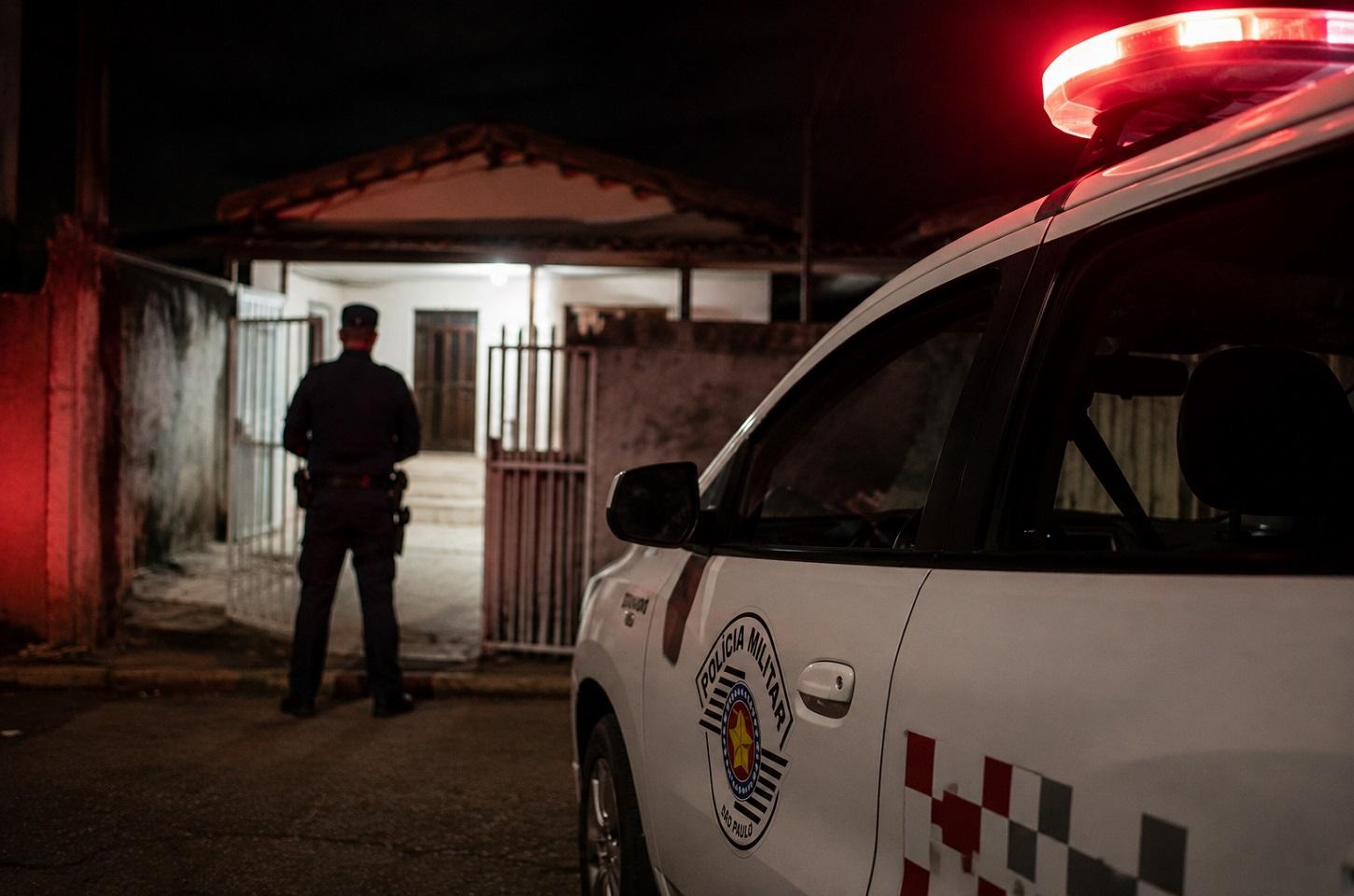 Homem invade casa da tia idosa, causa destruição e mobiliza Polícia Militar em Araras