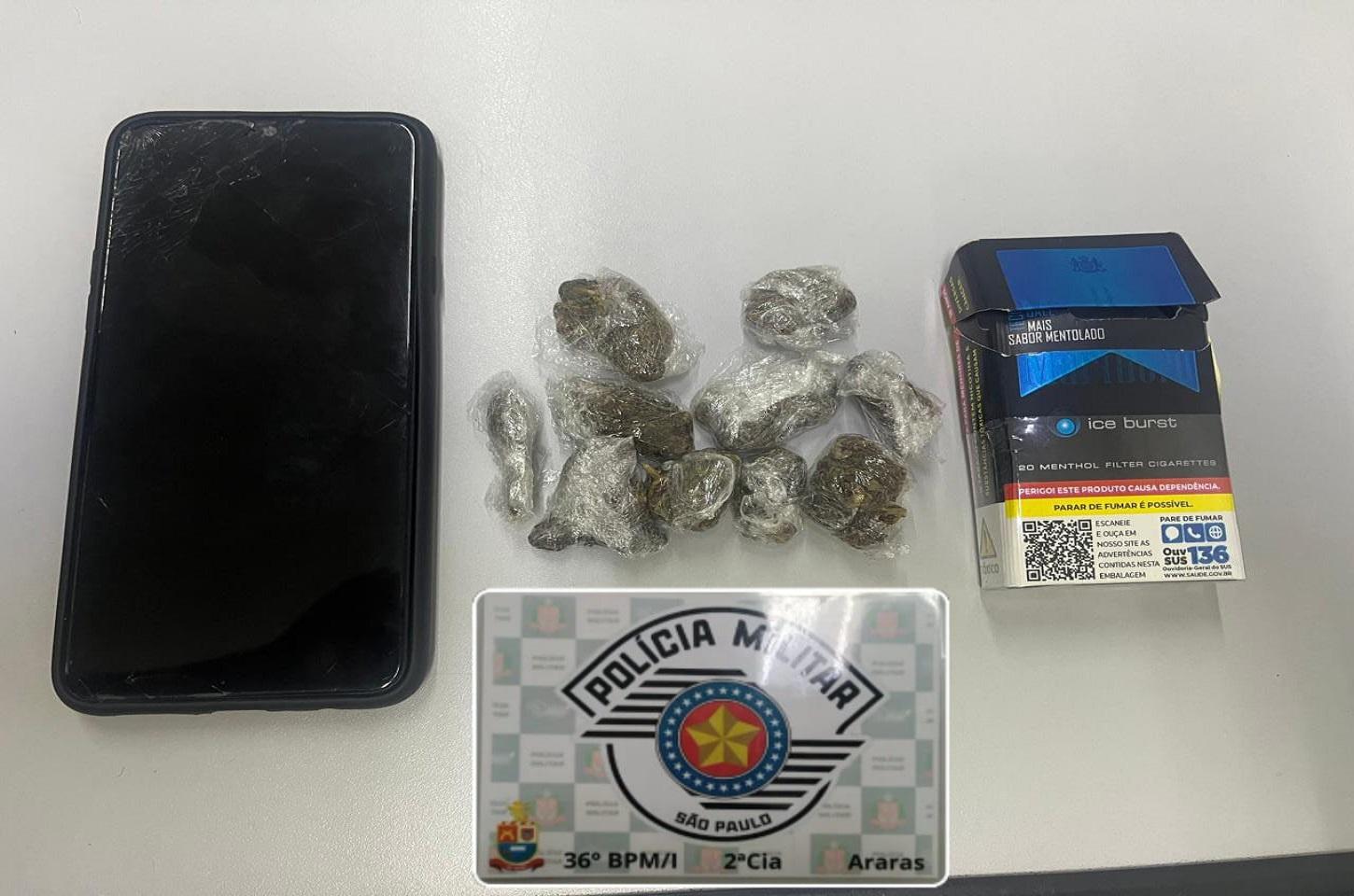 INDIVÍDUO É DETIDO COM PORÇÕES DE MACONHA EM ARARAS SP