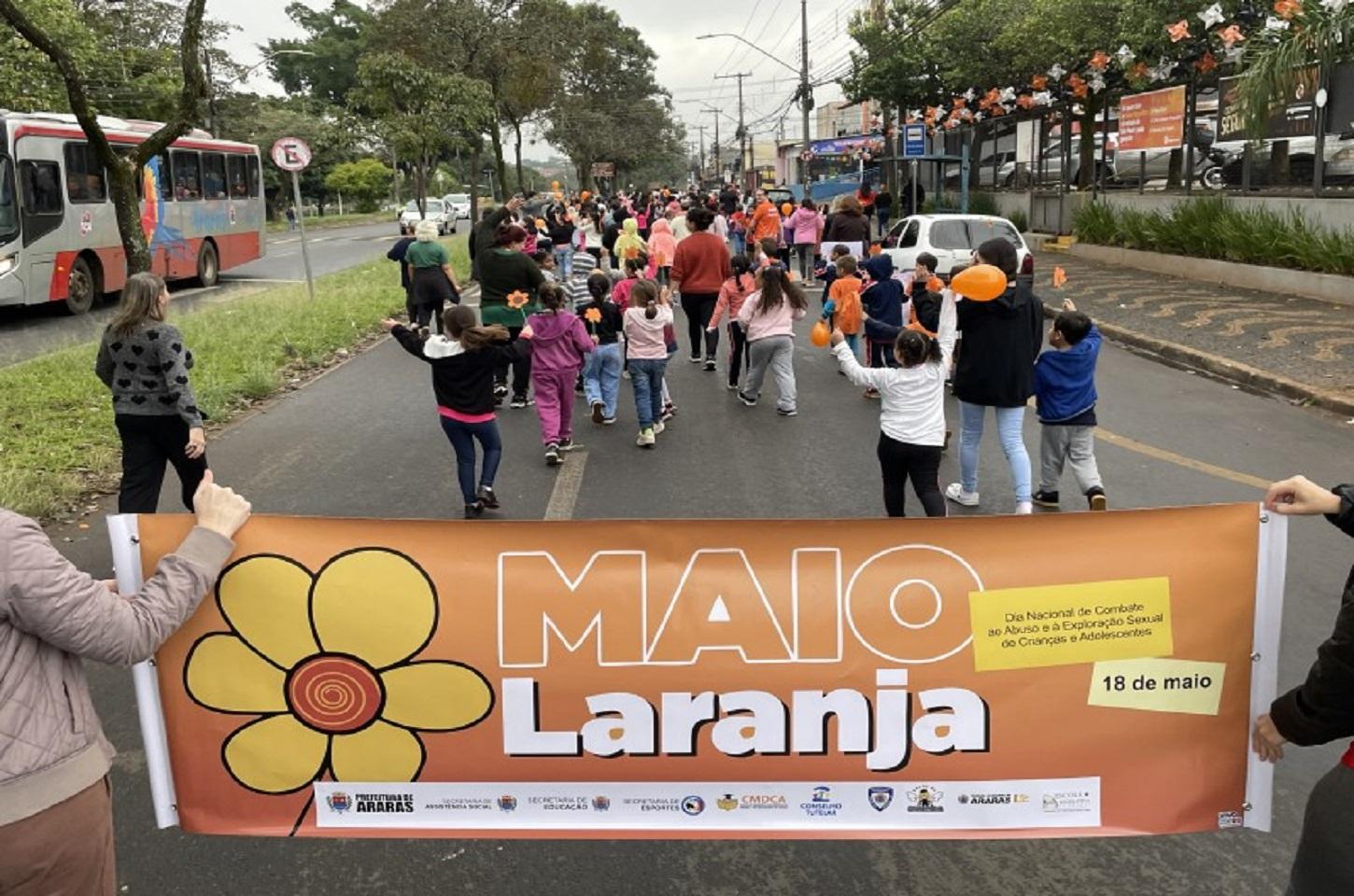 Maio Laranja: alunos da Emef Padre Hercílio Bertolini participam de passeata
