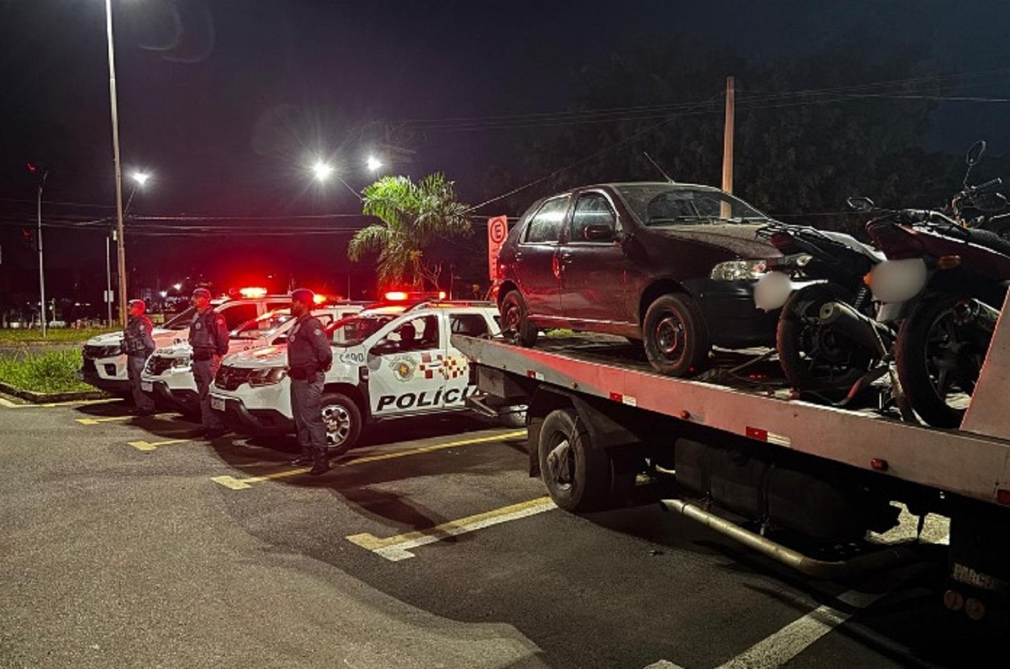 Polícia Militar prende homem e apreende adolescentes após roubo de motocicleta em Araras SP