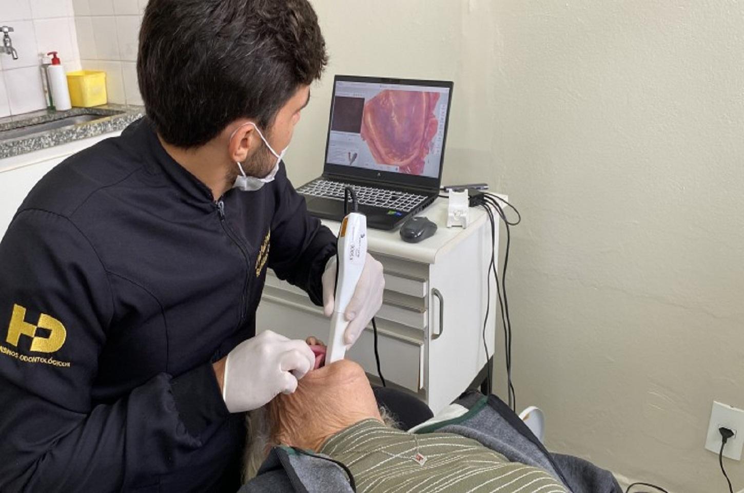 Prefeitura inicia atendimento a pacientes que precisam de prótese dentária