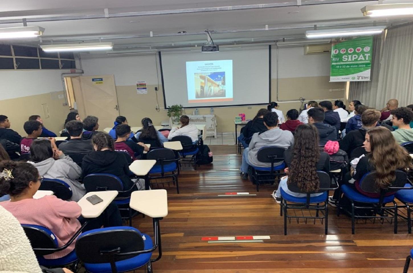 Saúde realiza palestra para alunos da Etec e Fatec