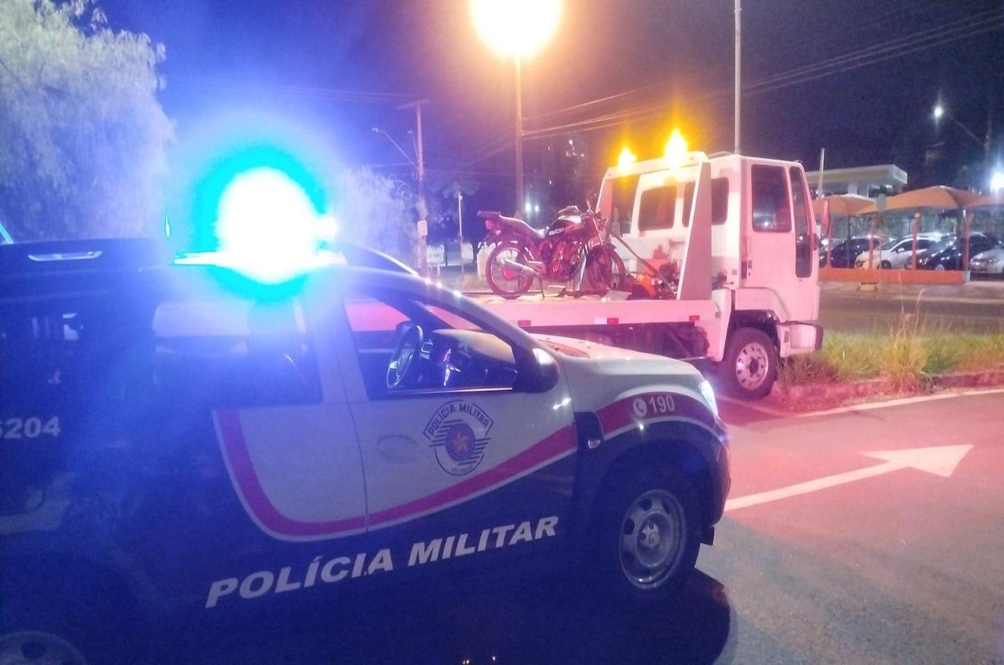 VILA DONA ROSA; Motocicleta com sinais identificadores adulterados é apreendida pela PM em Araras SP
