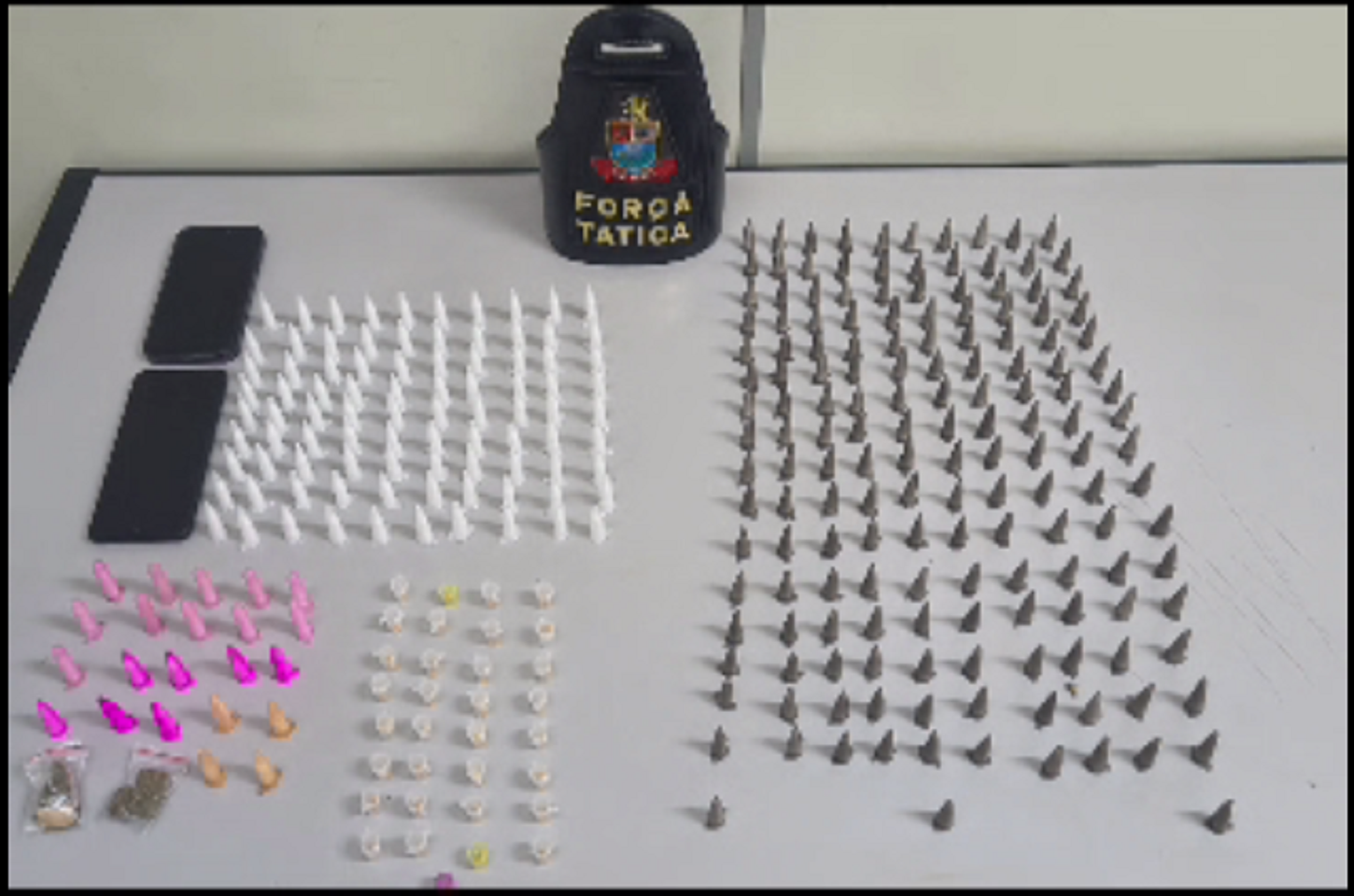 Operação policial termina com três presos e grande apreensão de drogas em Araras