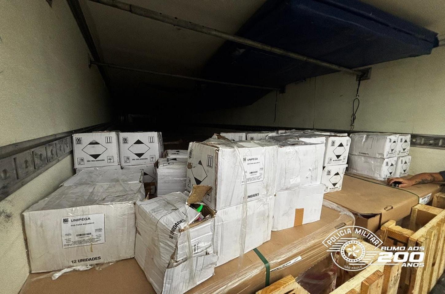 PM apreende mais de 2 mil frascos de lança-perfume avaliados em R$ 450 mil durante operação em Araras