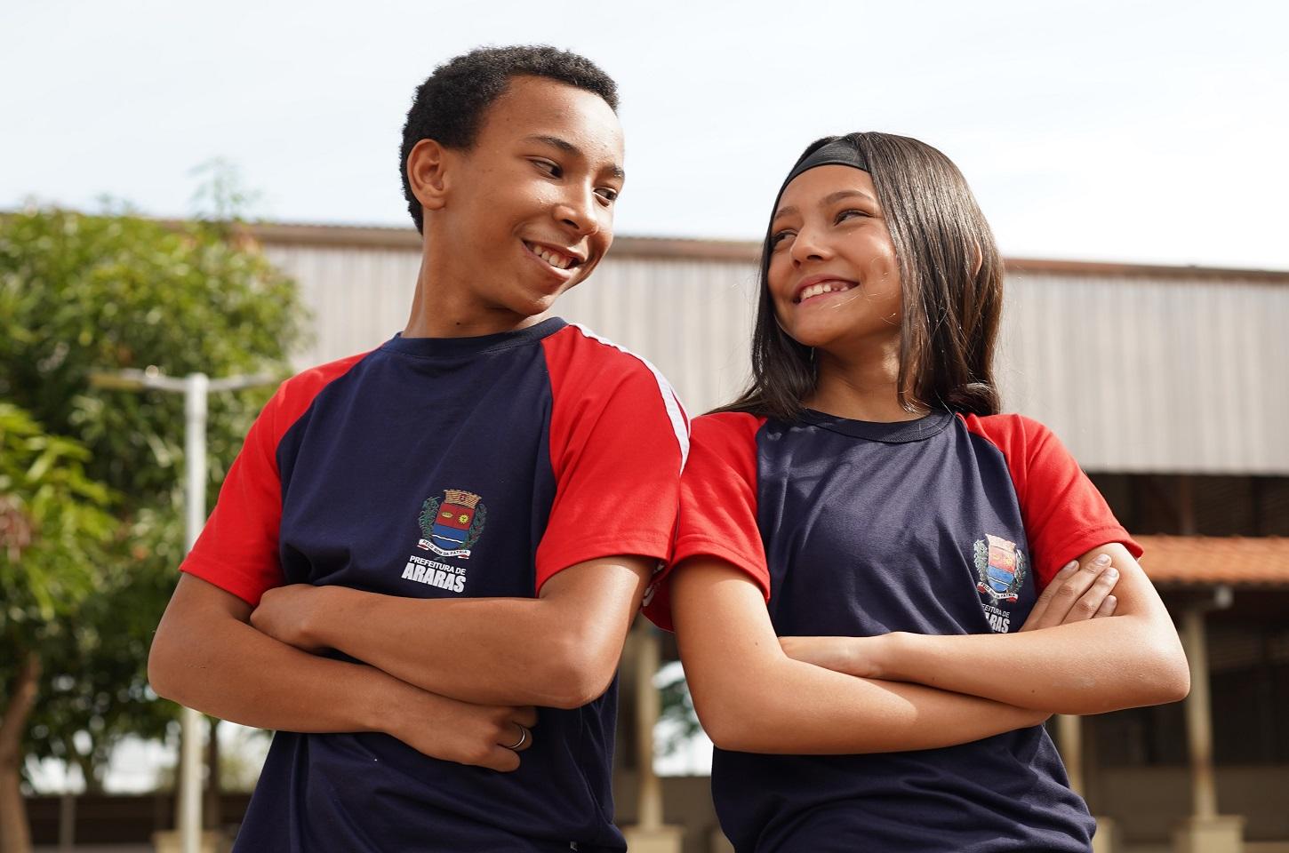 Prefeitura de Araras entrega novos uniformes escolares para 12 mil alunos