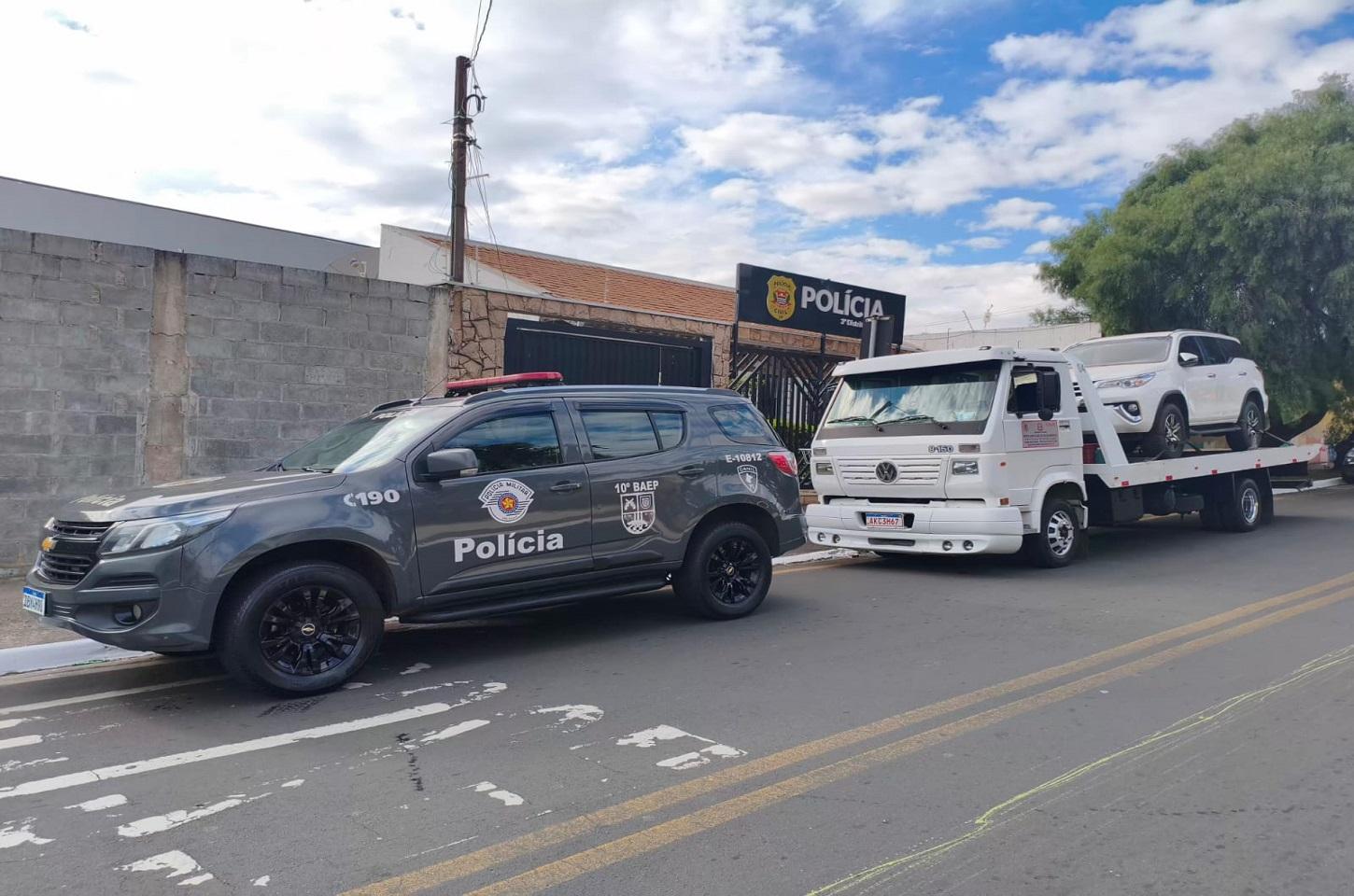 10º BAEP apreende caminhonete Hilux clonada e equipamentos de furto em condomínio de Sumaré SP