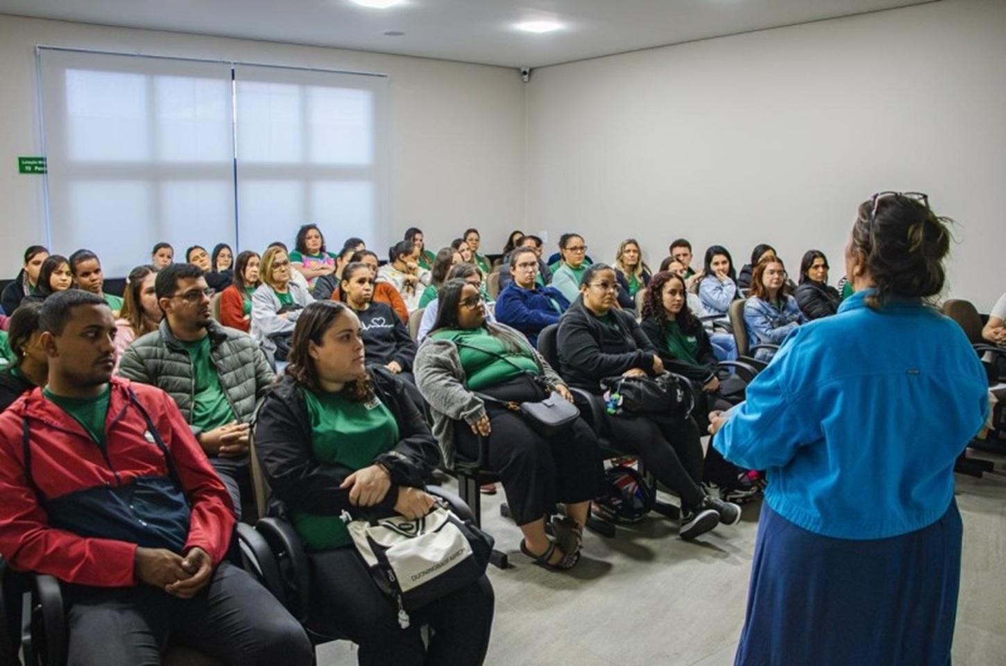 Educação promove formação para Profissionais de Apoio Escolar
