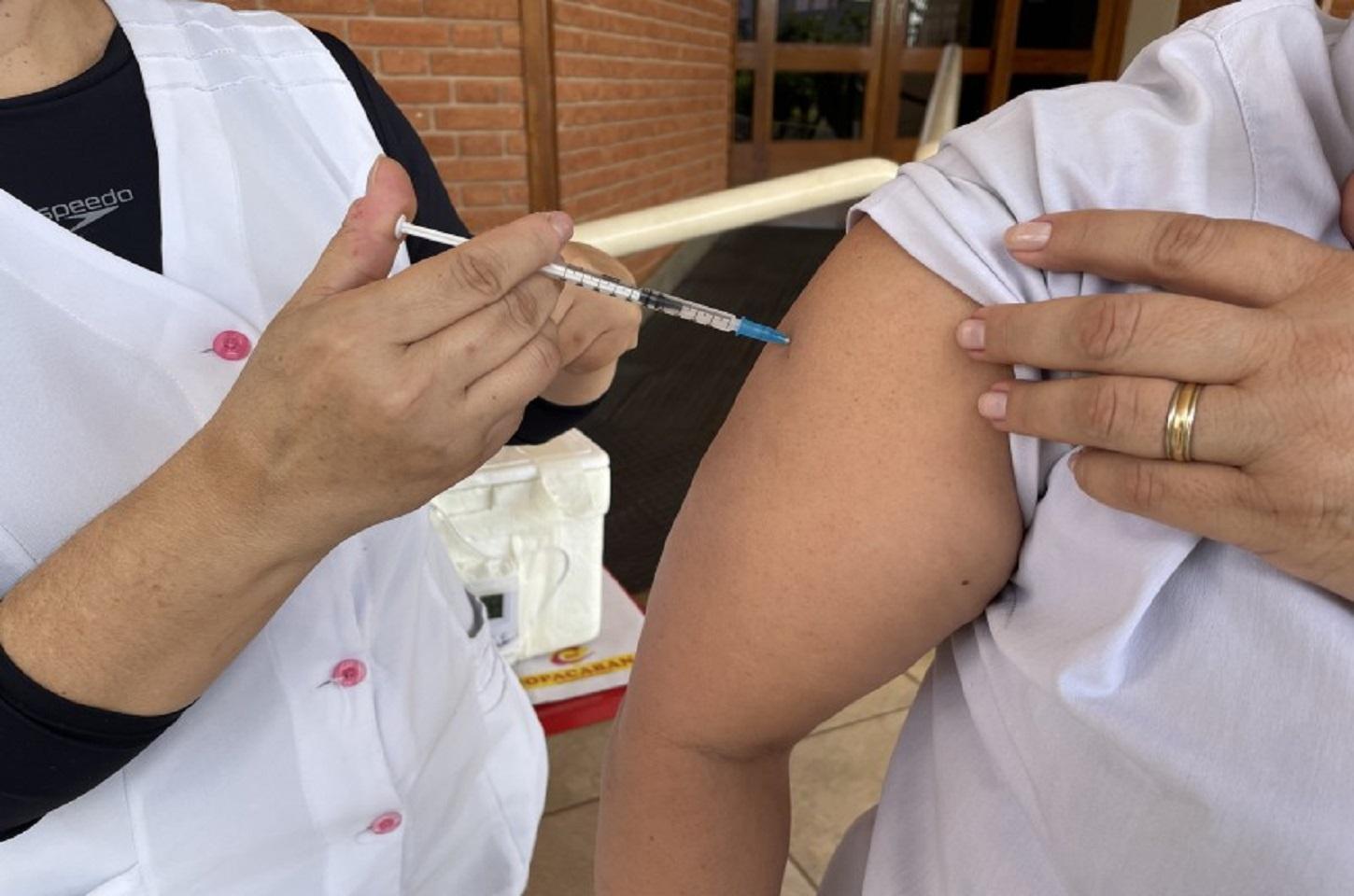 Mais de 200 pessoas foram vacinadas contra a gripe no sábado