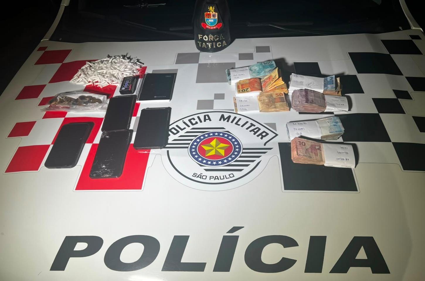 Operação policial apreende drogas, mais de R$ 24 mil e termina com quatro presos em Limeira SP