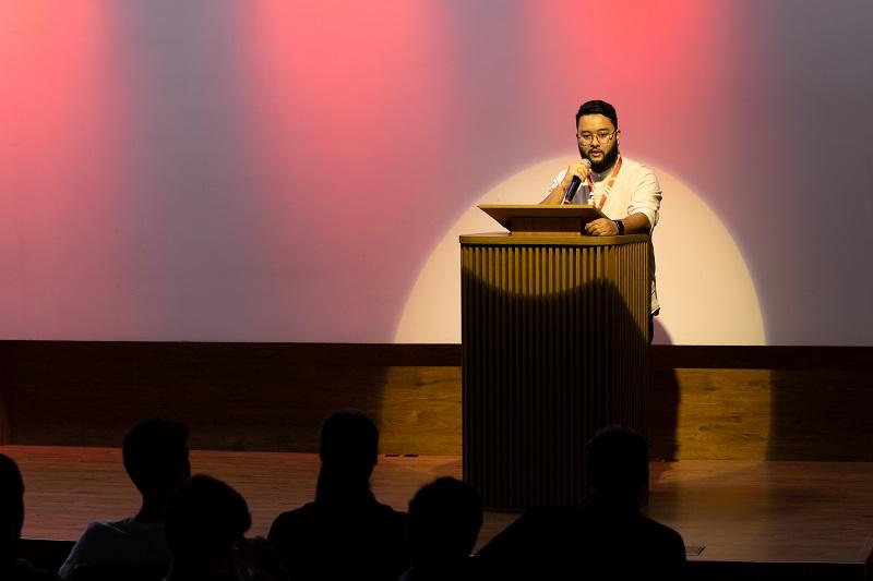 ): Lucas Tangi, coordenador de UX/UI do Pecege, professor e pesquisador, ministra a palestra