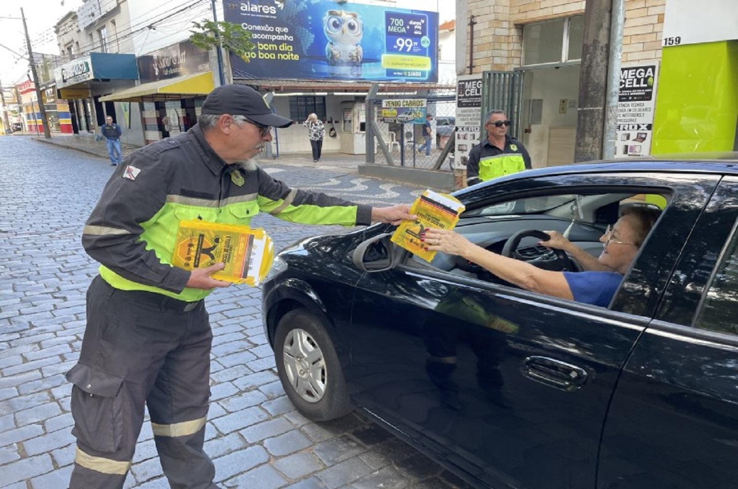 Prefeitura realiza bloqueio de trânsito educativo no Centro