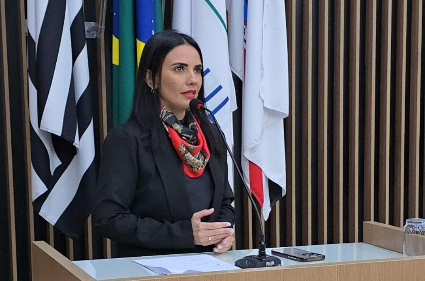 Secretária de Assistência Social participa da Tribuna Livre